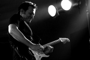 Tommy Castro13